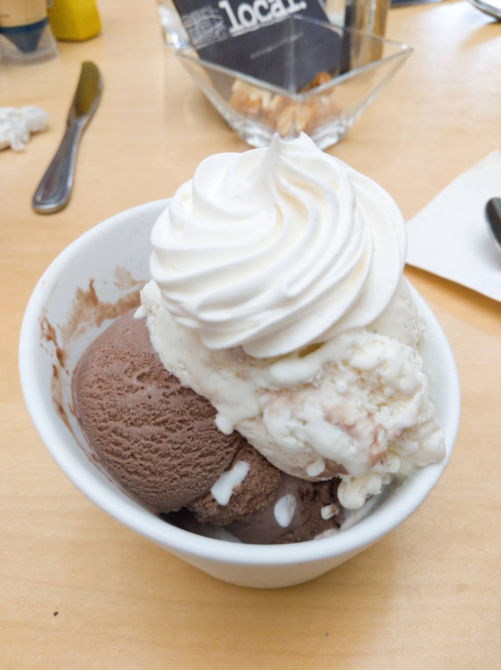 Local Restaurant and Bar | restaurant | 201 N 17th St, Philadelphia, PA 19103, USA | 2154482000 OR +1 215-448-2000