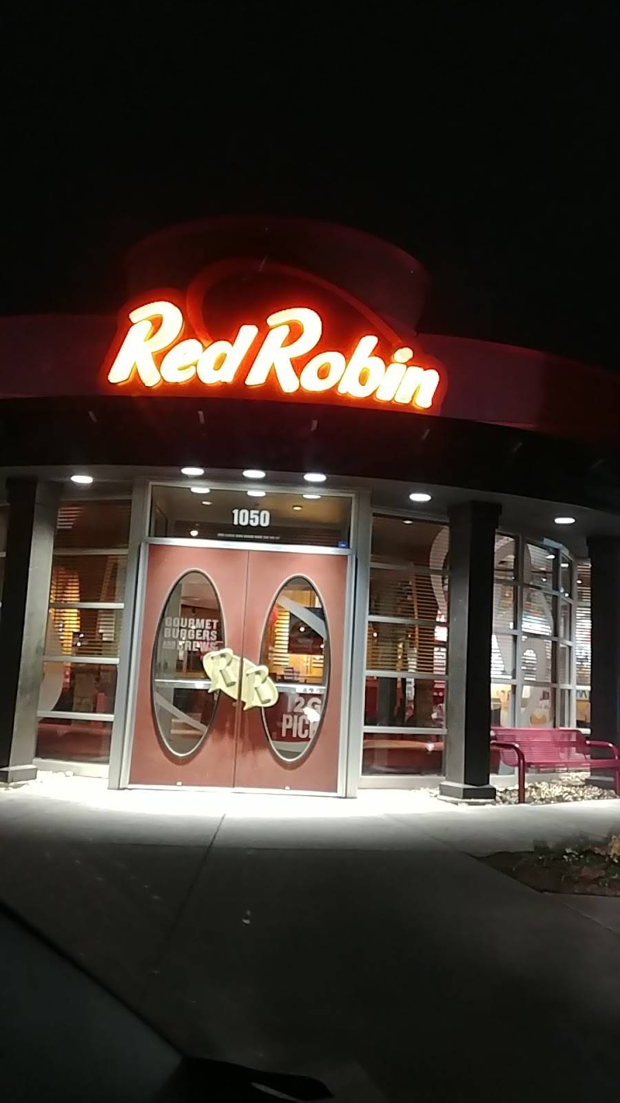 Red Robin Gourmet Burgers and Brews | restaurant | 1050 Ed Noble Pkwy, Norman, OK 73072, USA | 4053210440 OR +1 405-321-0440