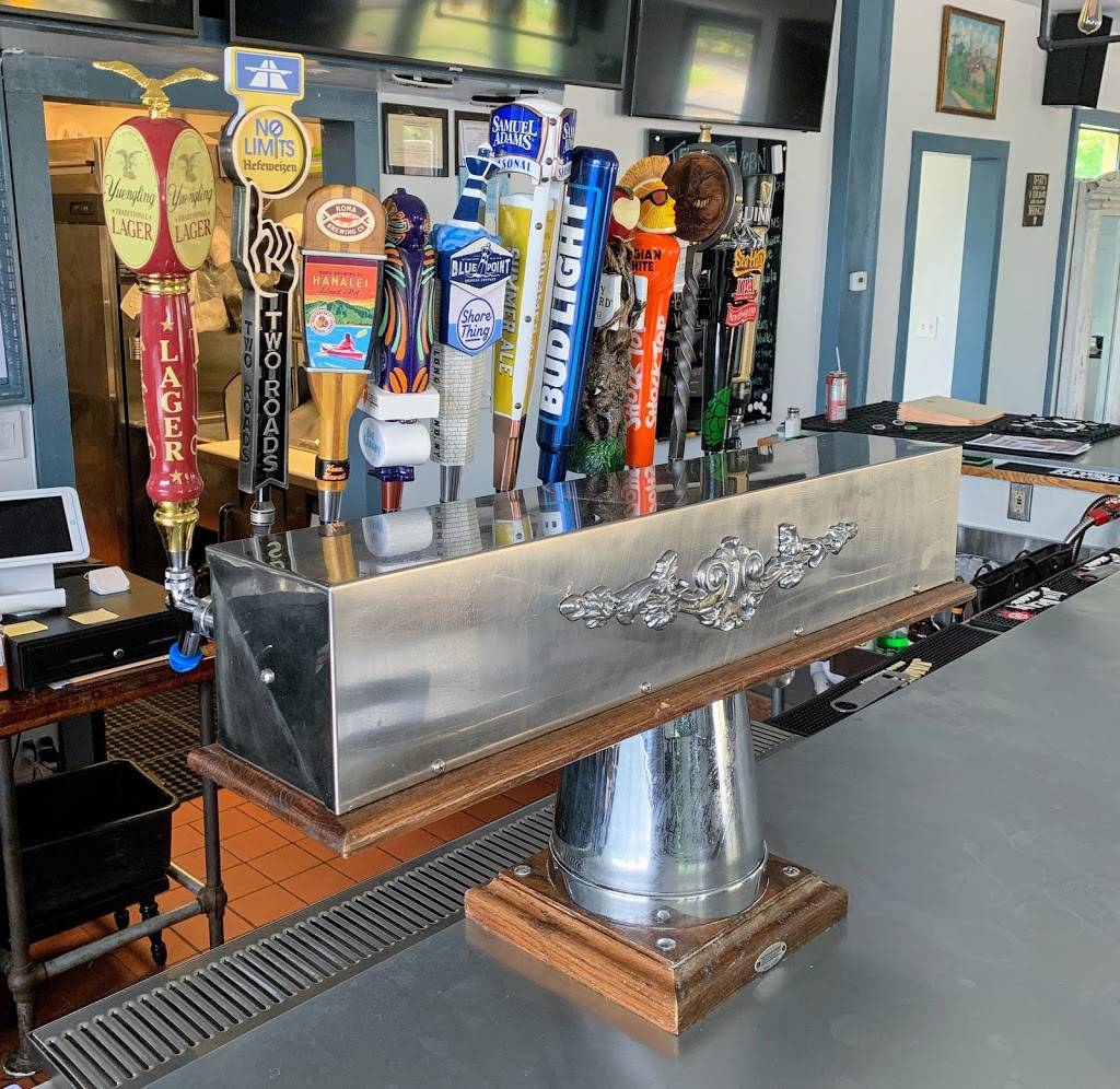 Tucks Tavern | restaurant | 876 Rubber Ave, Naugatuck, CT 06770, USA | 4752123453 OR +1 475-212-3453