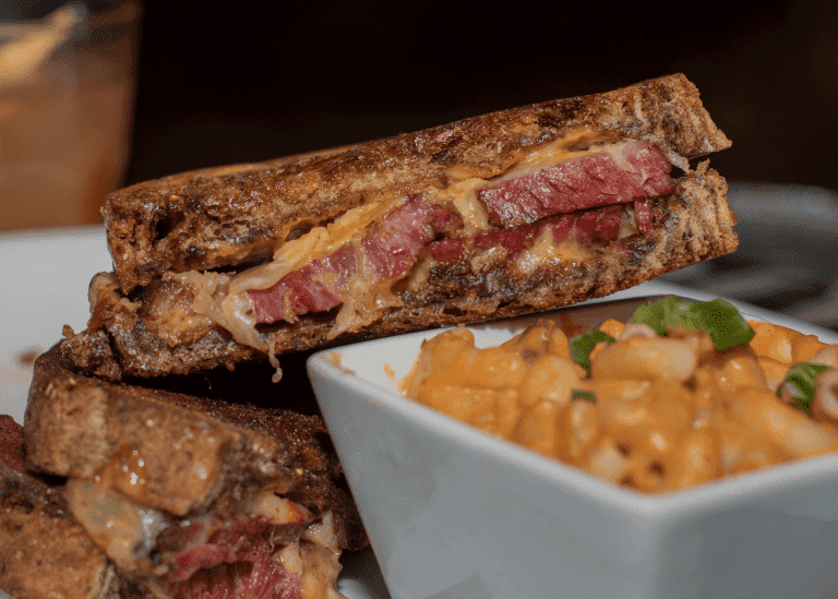 Finnegans Wake | restaurant | 305 South Ave, Springfield, MO 65806, USA | 4178691500 OR +1 417-869-1500