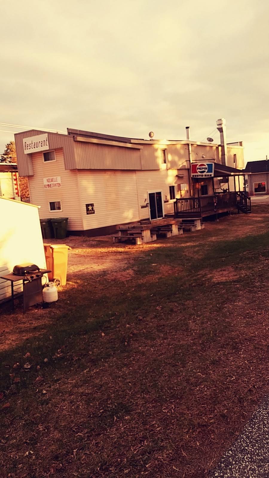 Restaurant De La Vallee | restaurant | 117 Rue Saint Joseph, Lac-des-Écorces, QC J0W 1H0, Canada | 8195853544 OR +1 819-585-3544