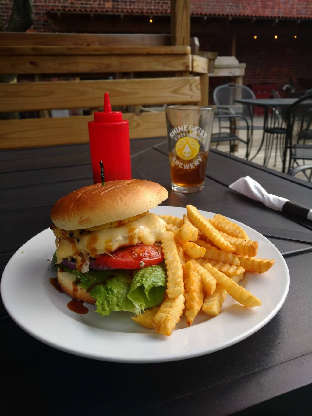 Welchs Ale House | restaurant | 1915 S Calhoun St, Fort Wayne, IN 46802, USA | 2604566542 OR +1 260-456-6542