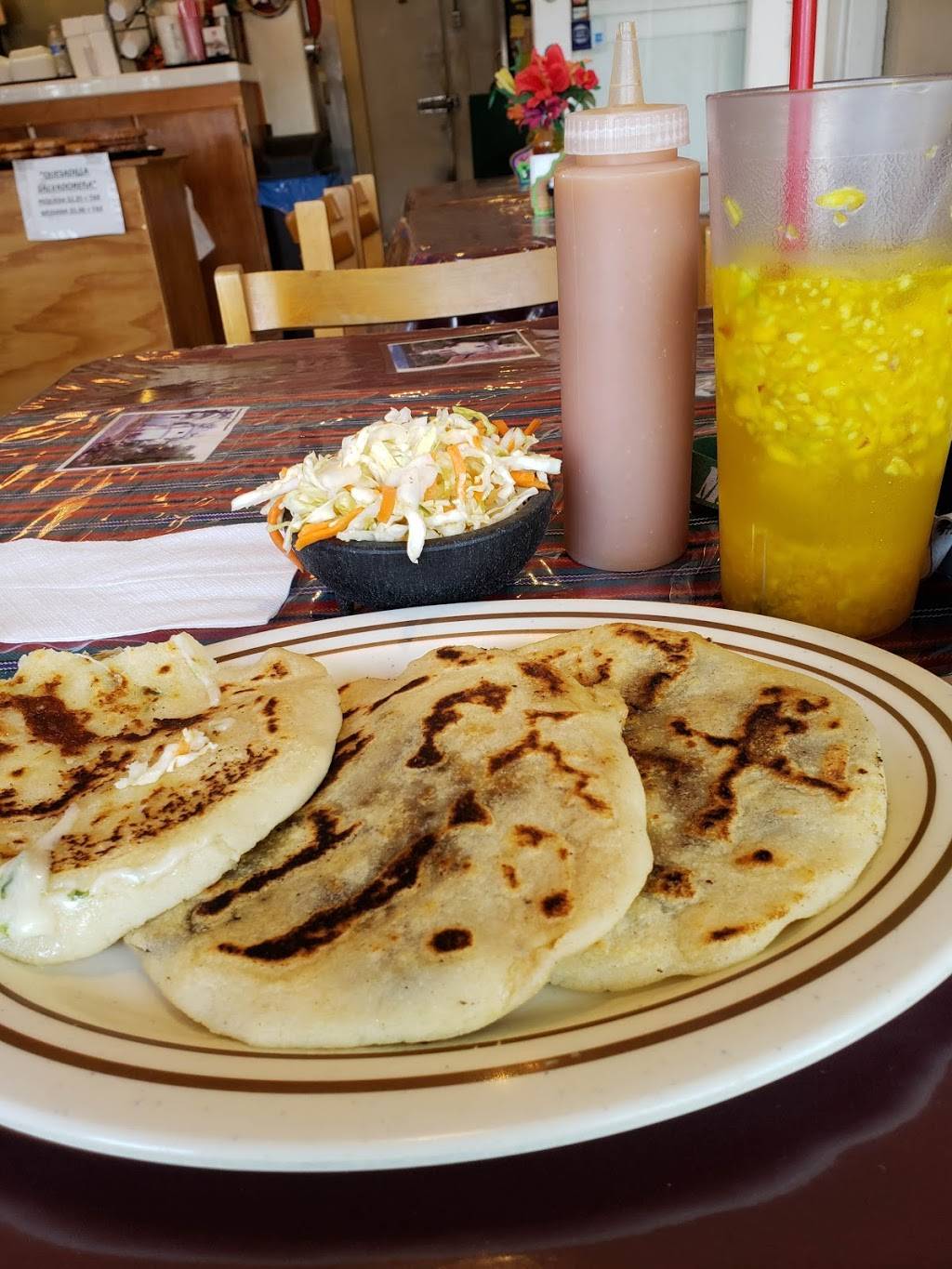 Totis Pupuseria | restaurant | 306 E 7th St, Hanford, CA 93230, USA | 5595829163 OR +1 559-582-9163