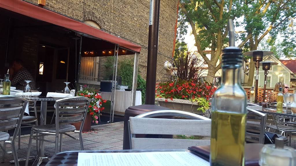 Tess | restaurant | 2499 N Bartlett Ave, Milwaukee, WI 53211, USA | 4149648377 OR +1 414-964-8377