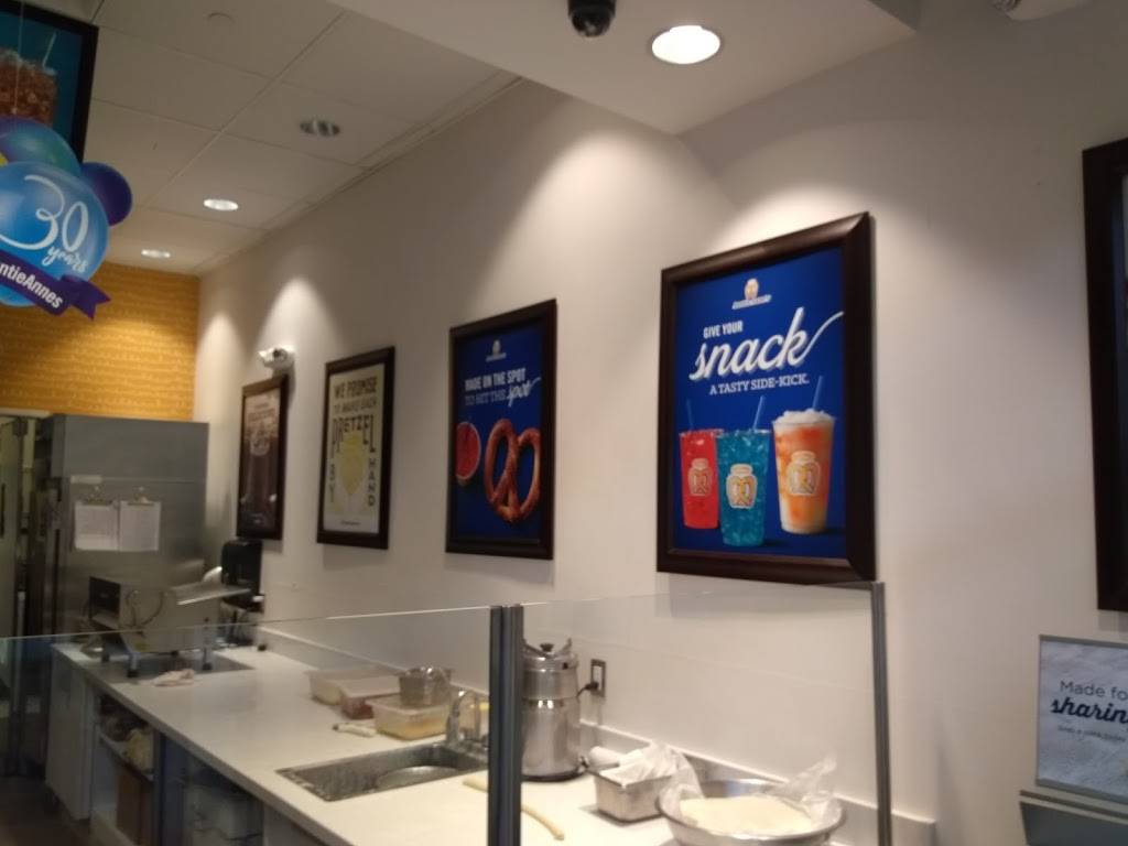 Auntie Annes | cafe | 2792 Livermore Outlets Dr, Livermore, CA 94551, USA | 9252927032 OR +1 925-292-7032