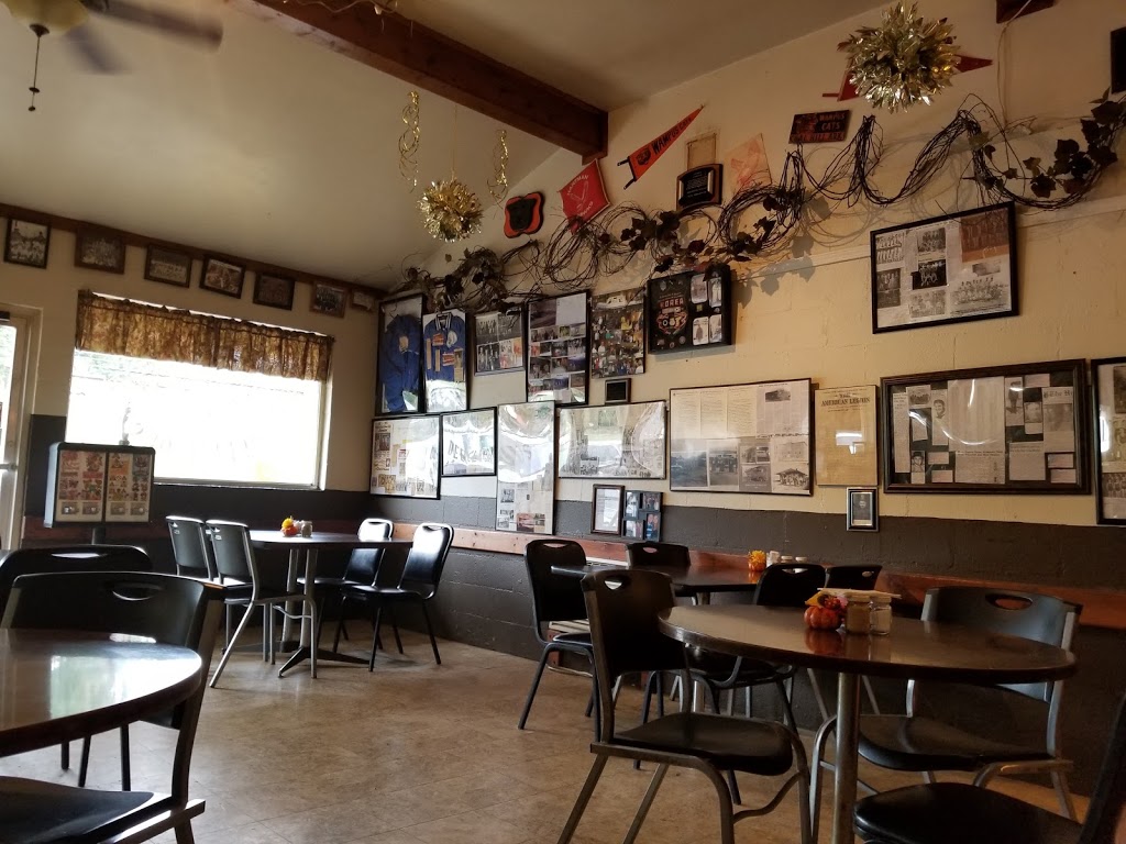 Dees Drive In | restaurant | 306 US-64, Coal Hill, AR 72832, USA | 4794971777 OR +1 479-497-1777