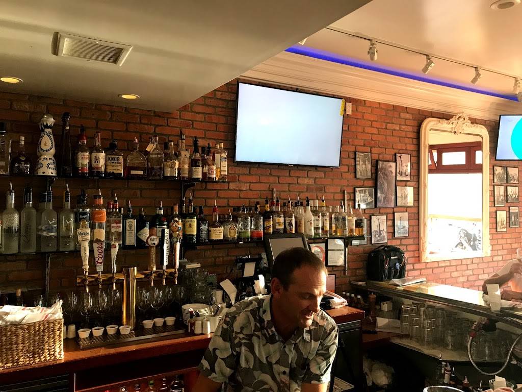 Fly N Fish Oyster Bar and Grill | restaurant | 2304 W Oceanfront, Newport Beach, CA 92663, USA | 9496738400 OR +1 949-673-8400