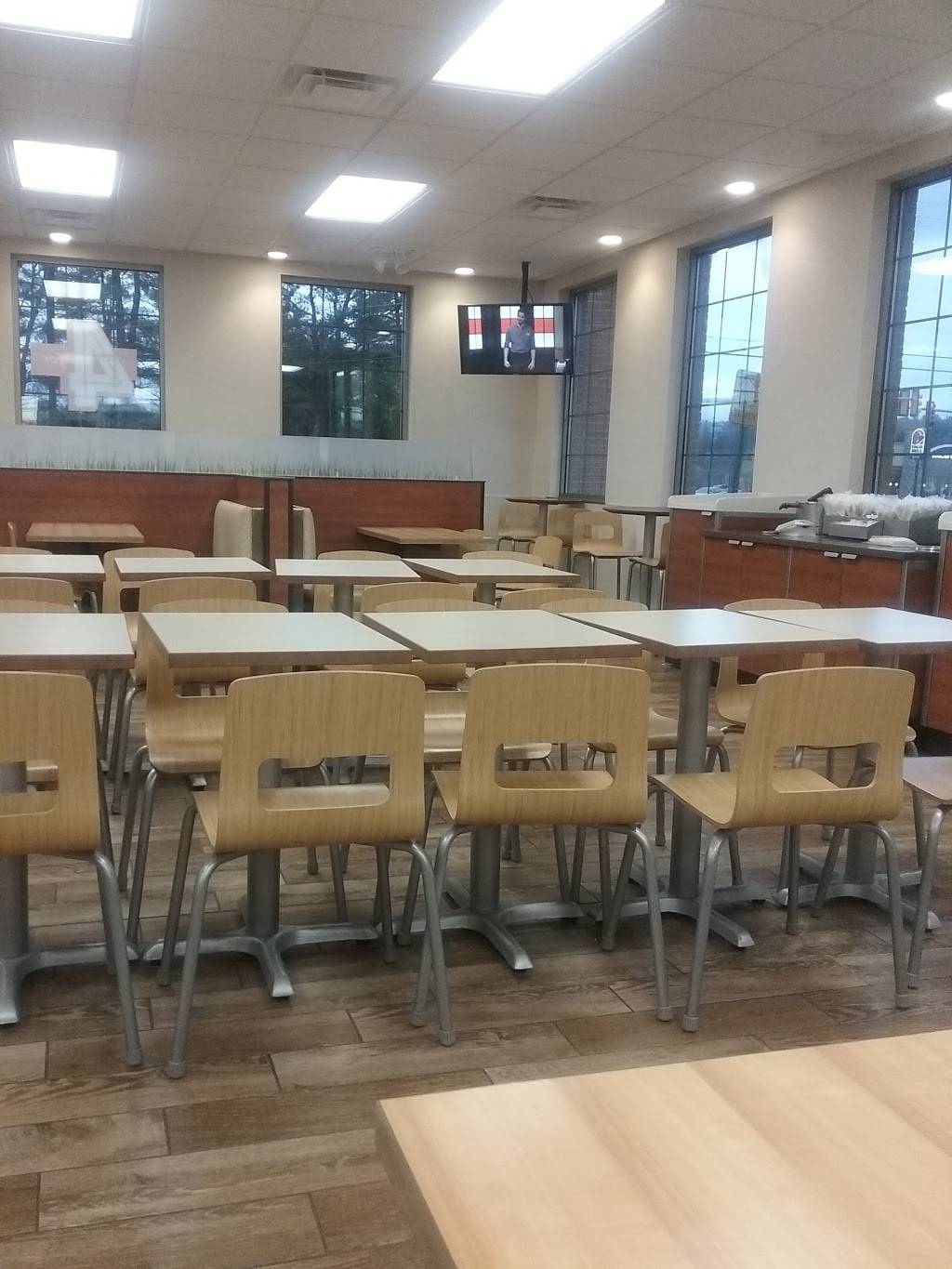 Wendys | restaurant | 156 Laconia Rd, Tilton, NH 03276, USA | 6032869644 OR +1 603-286-9644