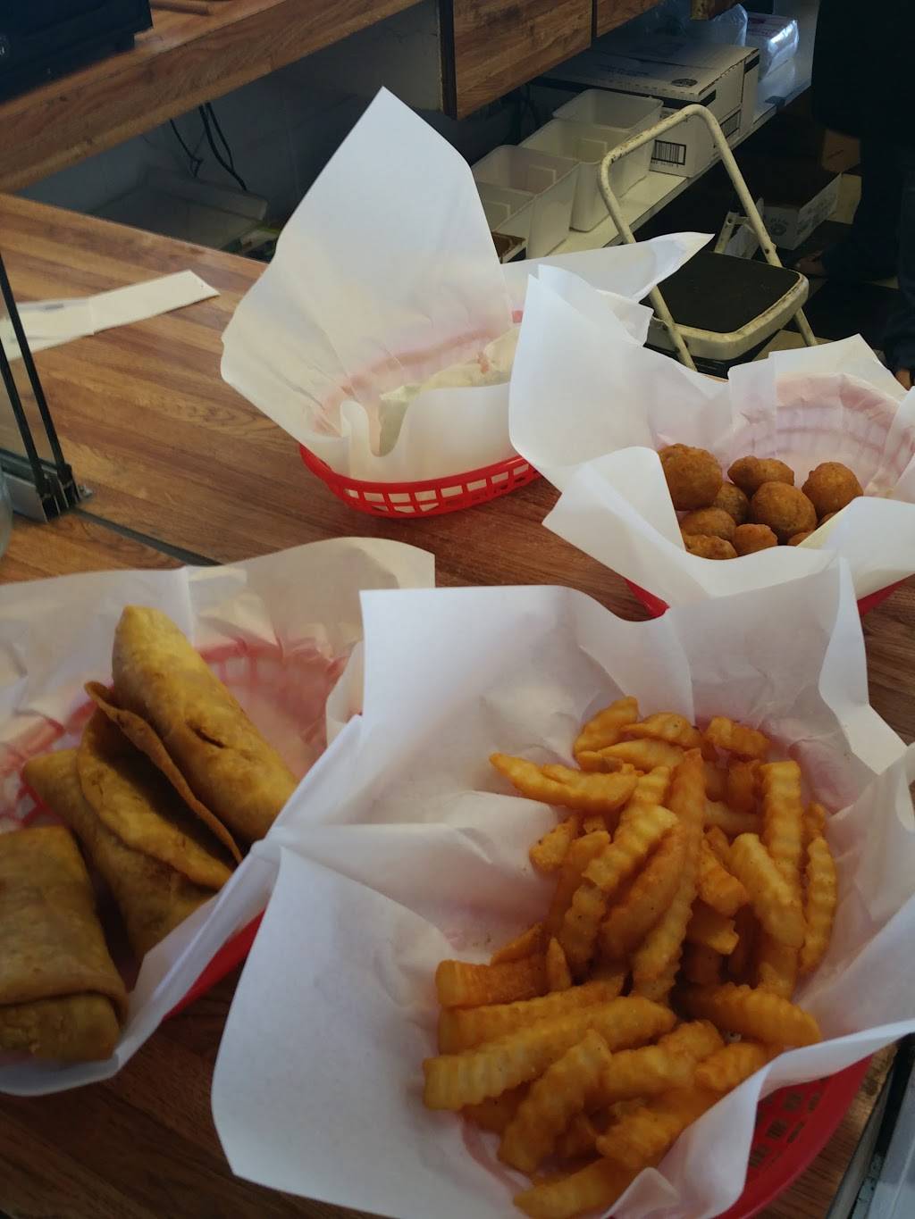 Campus Drive-In | restaurant | 660 E Elm Ave, Coalinga, CA 93210, USA | 5599351127 OR +1 559-935-1127