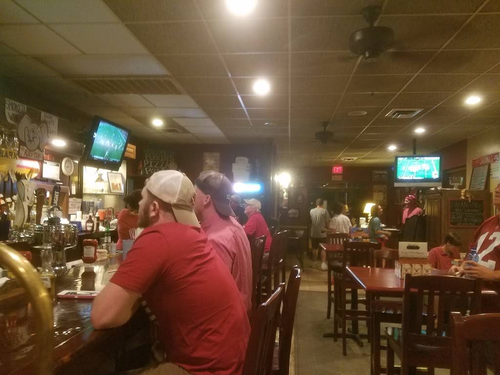 b.b. Perrins Sports Grille | restaurant | 608 Holly St NE, Decatur, AL 35601, USA | 2563551045 OR +1 256-355-1045