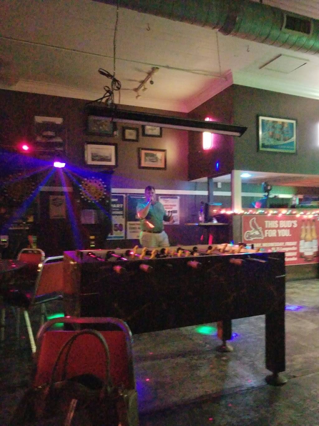 D Js Bar & Grill | restaurant | 2526 College Ave, Alton, IL 62002, USA | 6184650362 OR +1 618-465-0362