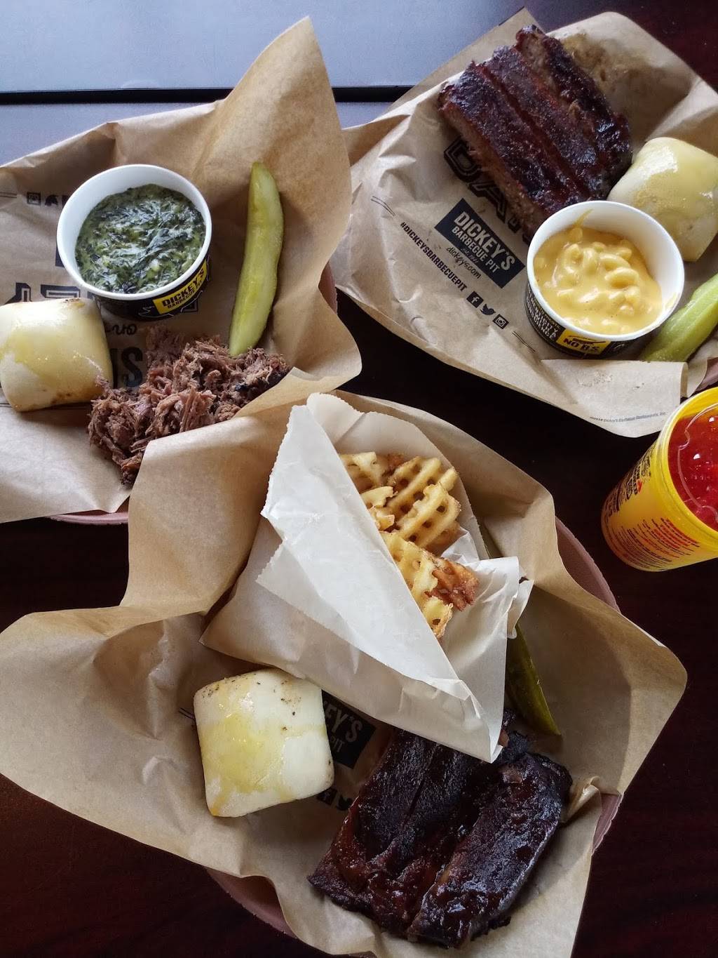 Dickeys Barbecue Pit | restaurant | 5466 St Croix Trail, North Branch, MN 55056, USA | 6514007947 OR +1 651-400-7947