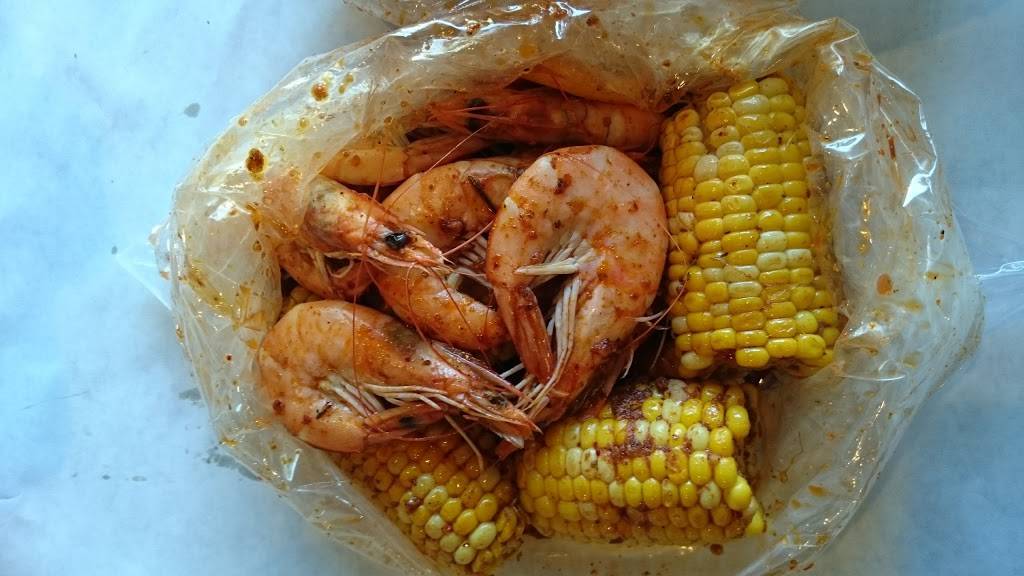 Shaking Crab | restaurant | 203 Adams St, Newton, MA 02458, USA | 6177951630 OR +1 617-795-1630