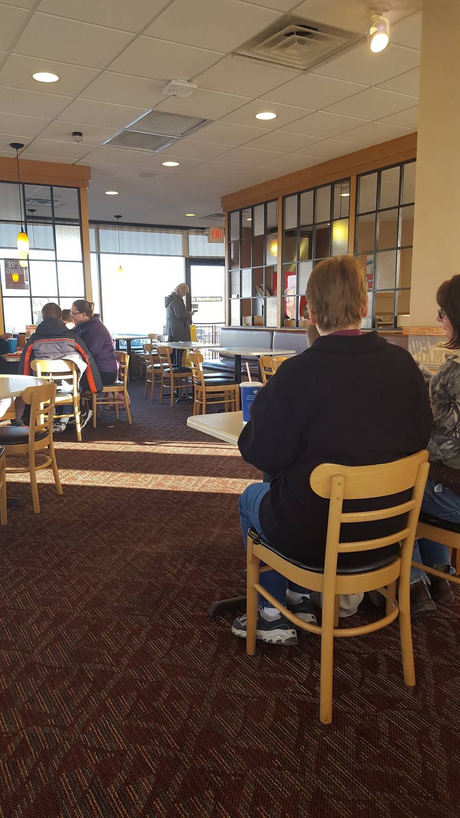 Wendys | restaurant | 810 Wacker Dr, Dubuque, IA 52002, USA | 5635566477 OR +1 563-556-6477