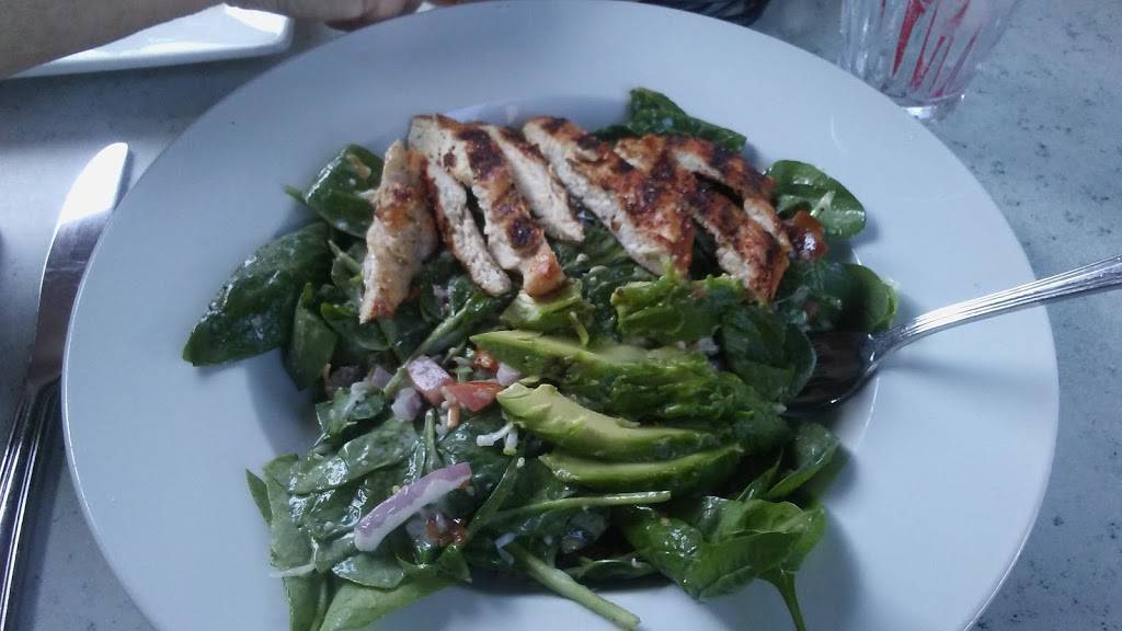 Hennesseys Tavern | restaurant | 34111 La Plaza, Dana Point, CA 92629, USA | 9494880121 OR +1 949-488-0121