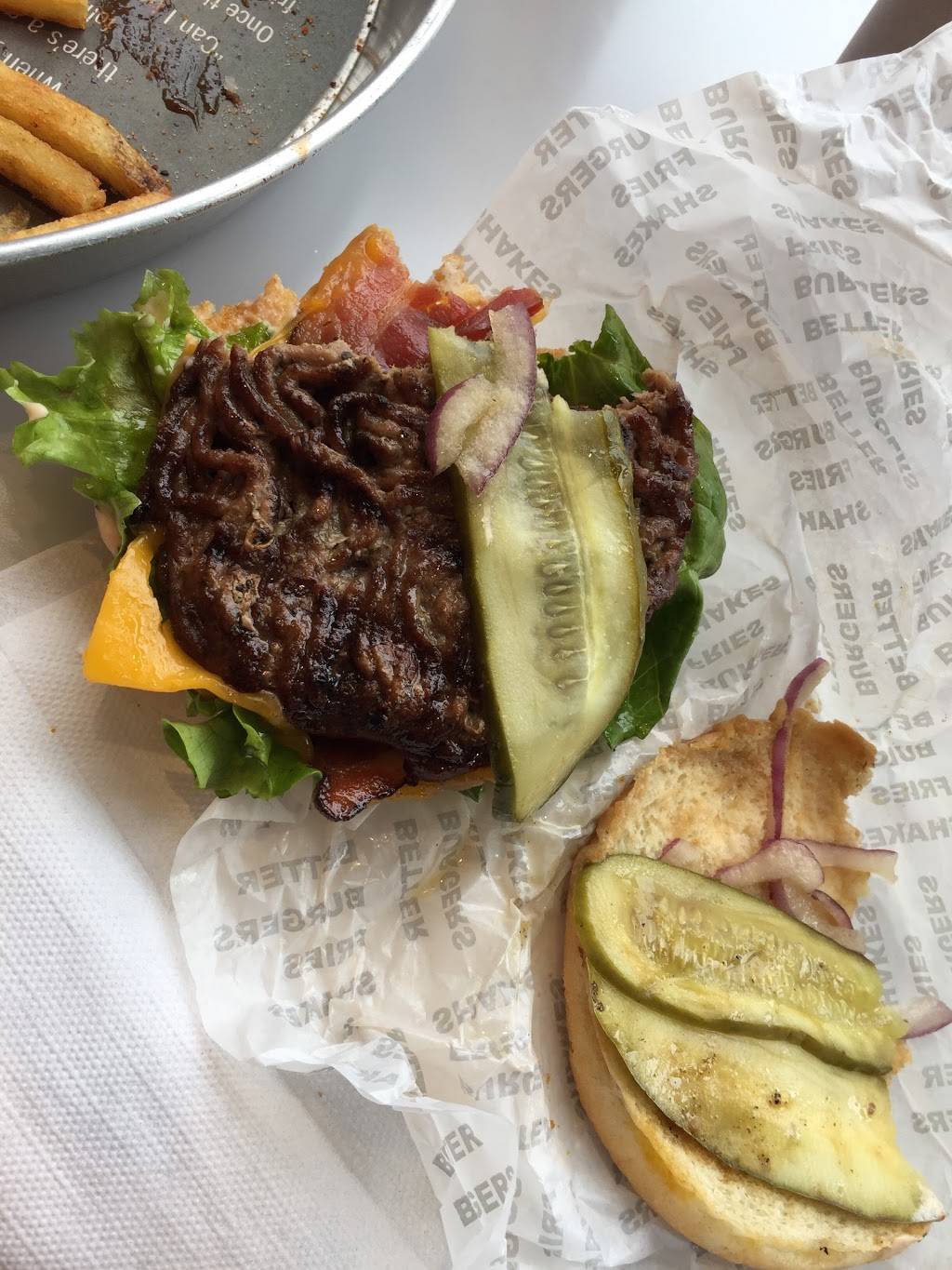 South St. Burger | restaurant | 738 Burloak Dr, Burlington, ON L7L 0B1, Canada | 9056375409 OR +1 905-637-5409