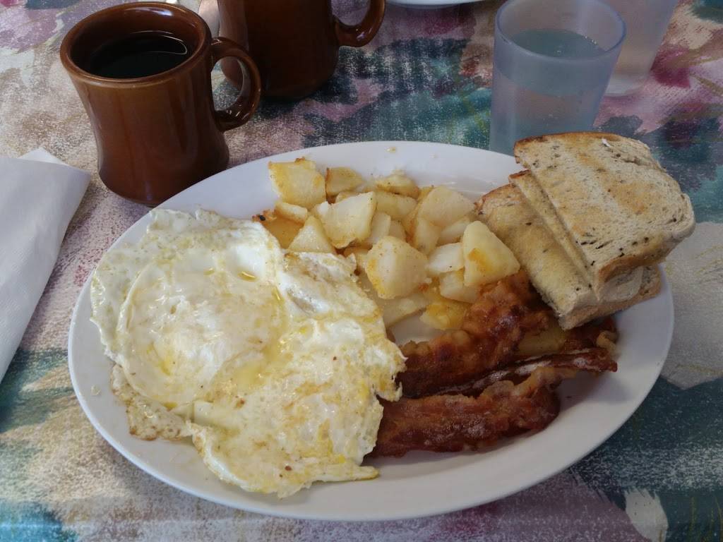 Ambers Colby Cafe | restaurant | 100 W Clark St, Colby, WI 54421, USA | 7152234006 OR +1 715-223-4006