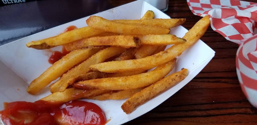 Doggone’s | restaurant | 3301 W Armitage Ave, Chicago, IL 60647, USA | 7739047713 OR +1 773-904-7713