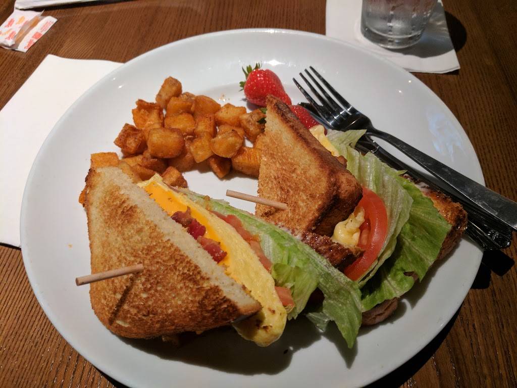 TGI Fridays | restaurant | Dallas-Fort Worth Intl Airport Terminal A, Gate 14, Dallas, TX 75261, USA | 9729737316 OR +1 972-973-7316