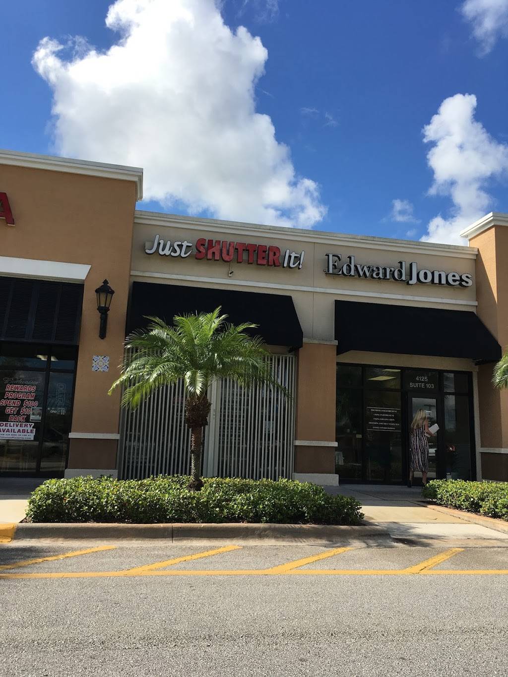 South Point | shopping mall | 4125 9th St SW, Vero Beach, FL 32968, USA | 5616302300 OR +1 561-630-2300