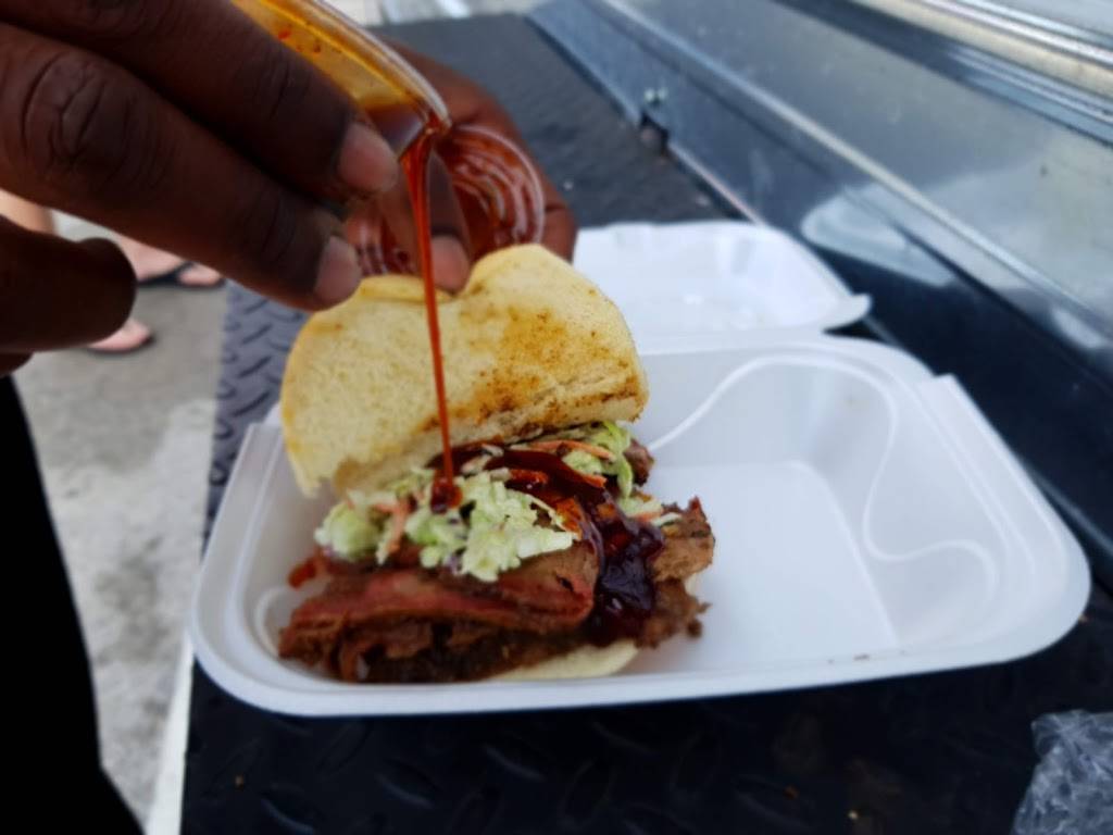 St. Vics Smoke Shack | restaurant | 1940 Conway Gardens Rd, Orlando, FL 32806, USA | 4075907638 OR +1 407-590-7638