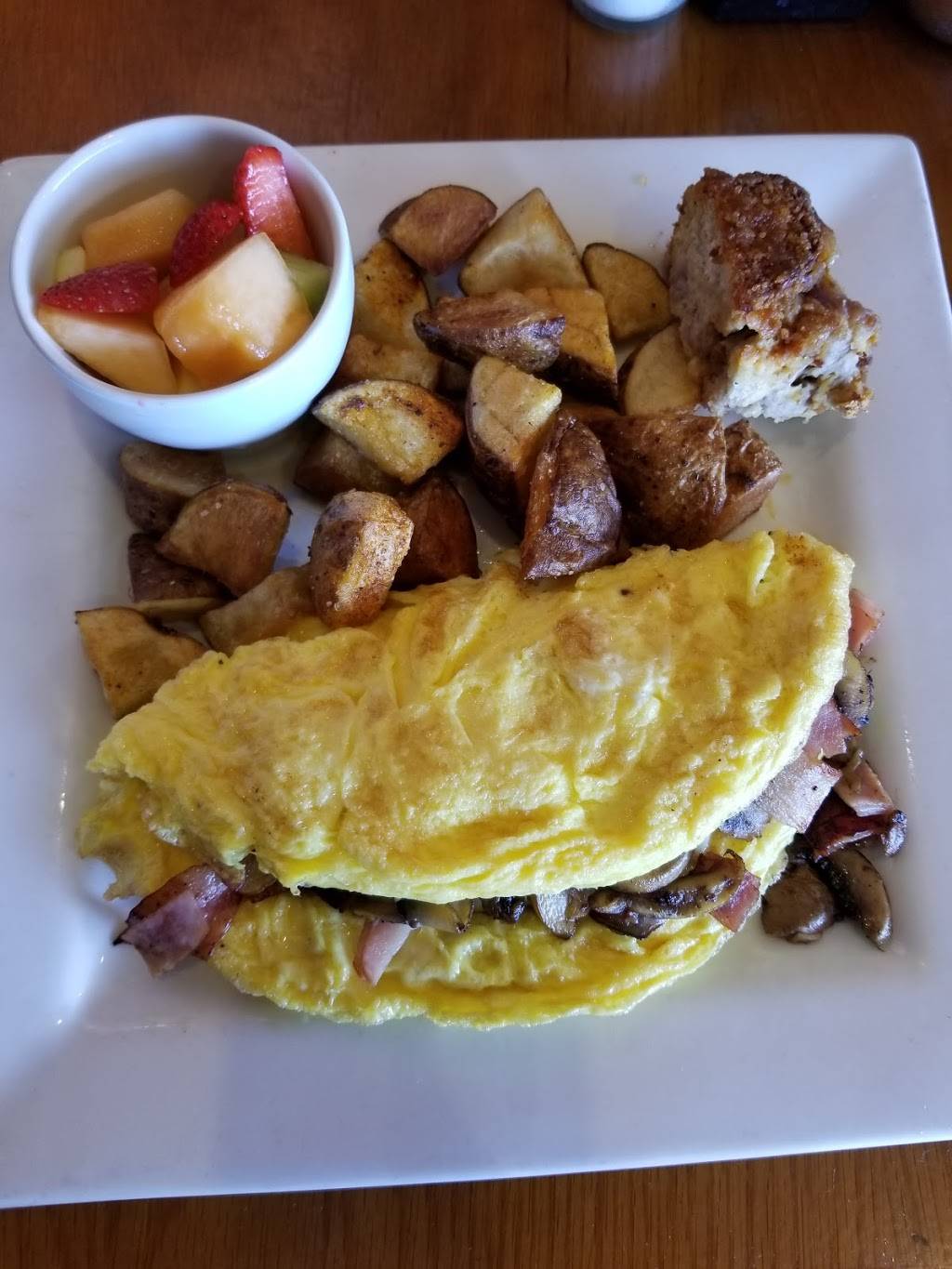 Chill Restaurant & Bar | restaurant | 357 Corey Ave, St Pete Beach, FL 33706, USA | 7273602445 OR +1 727-360-2445