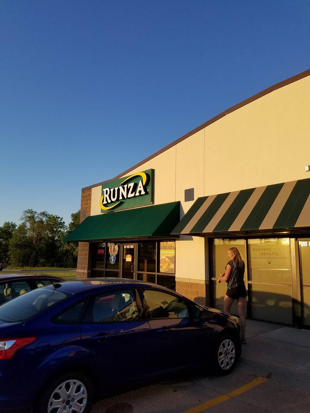 Runza Restaurant | restaurant | 900 Park Dr, Springfield, NE 68059, USA | 4022532303 OR +1 402-253-2303