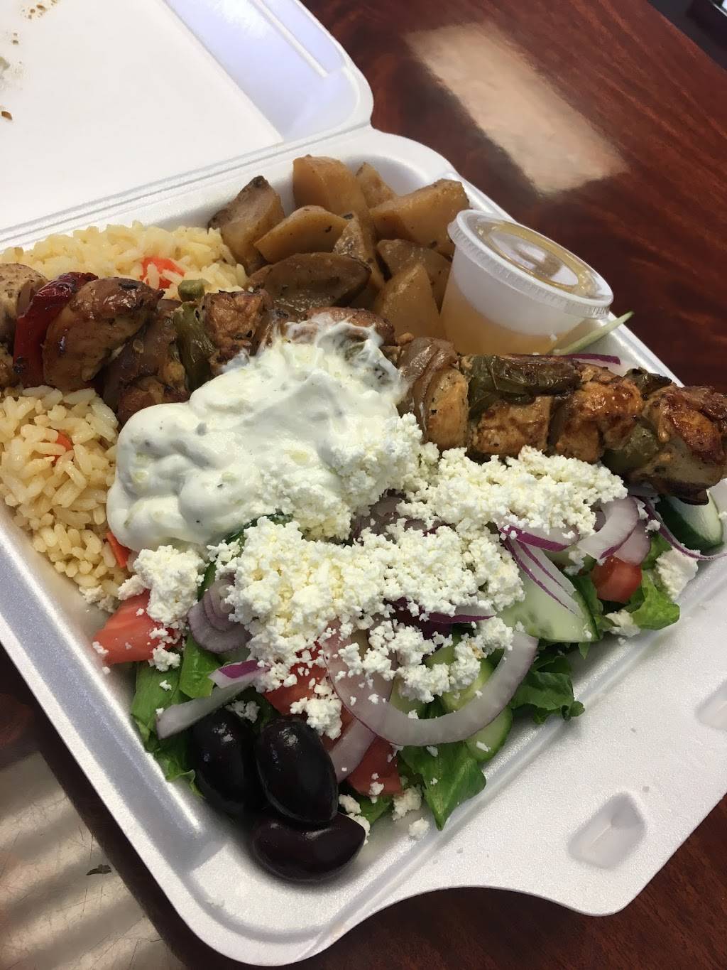 Georges Greek Grill | restaurant | 622 Bloor St, Mississauga, ON L5A 3V9, Canada | 9052328555 OR +1 905-232-8555