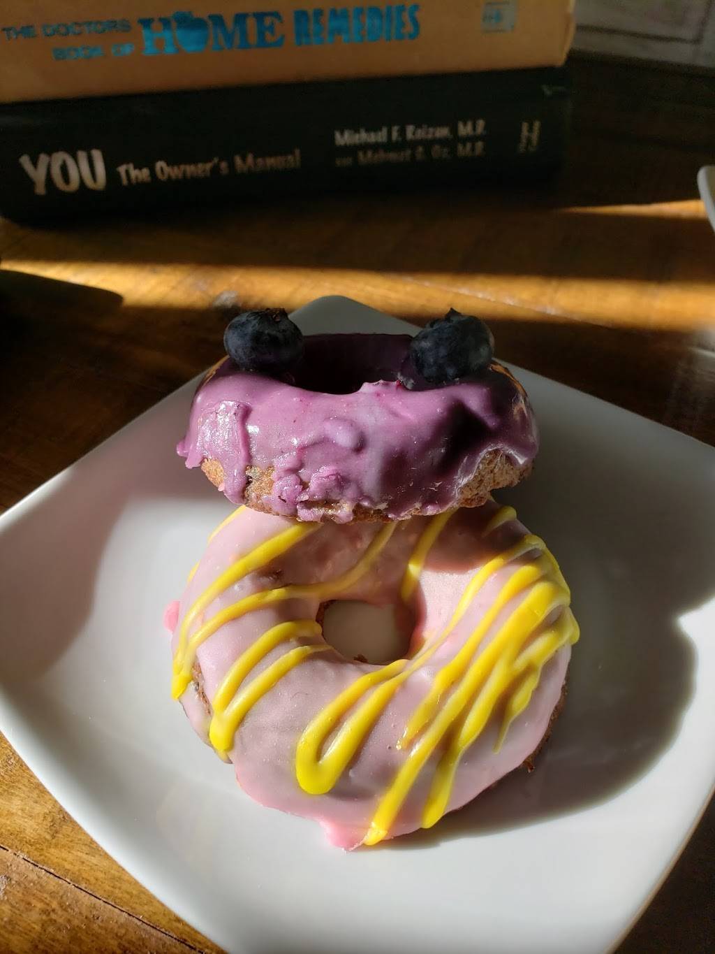 Leos Superfood Bakery & Deli | bakery | 8262 Louise Ave, Northridge, CA 91325, USA | 8189389246 OR +1 818-938-9246