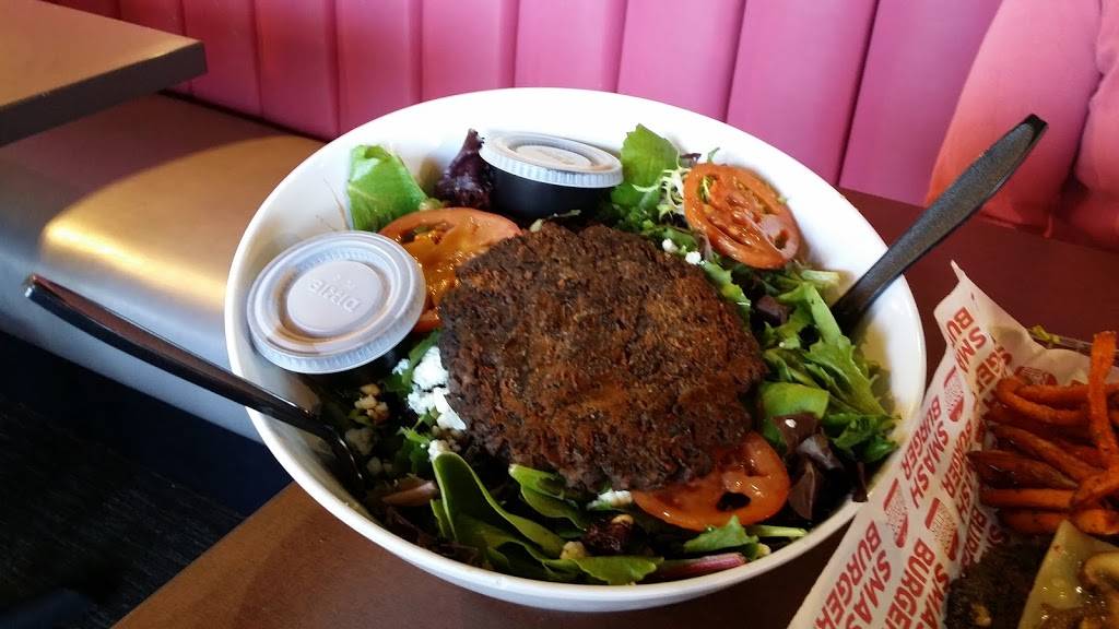 Smashburger | restaurant | 1981 Zumbehl Rd, St Charles, MO 63303, USA | 6367246777 OR +1 636-724-6777