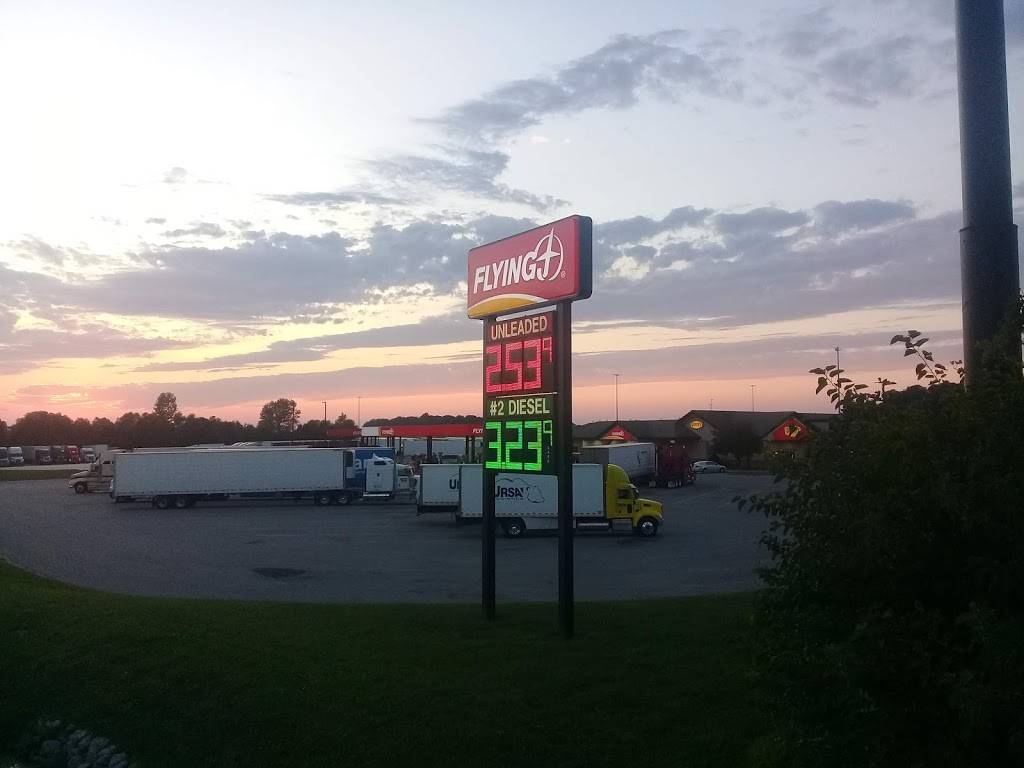 Flying J Travel Center | restaurant | 844 E 1250 S, Haubstadt, IN 47639, USA | 8127685304 OR +1 812-768-5304