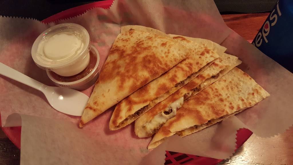 Town Hill Tavern | restaurant | 998 Willey St, Morgantown, WV 26505, USA | 3042848104 OR +1 304-284-8104