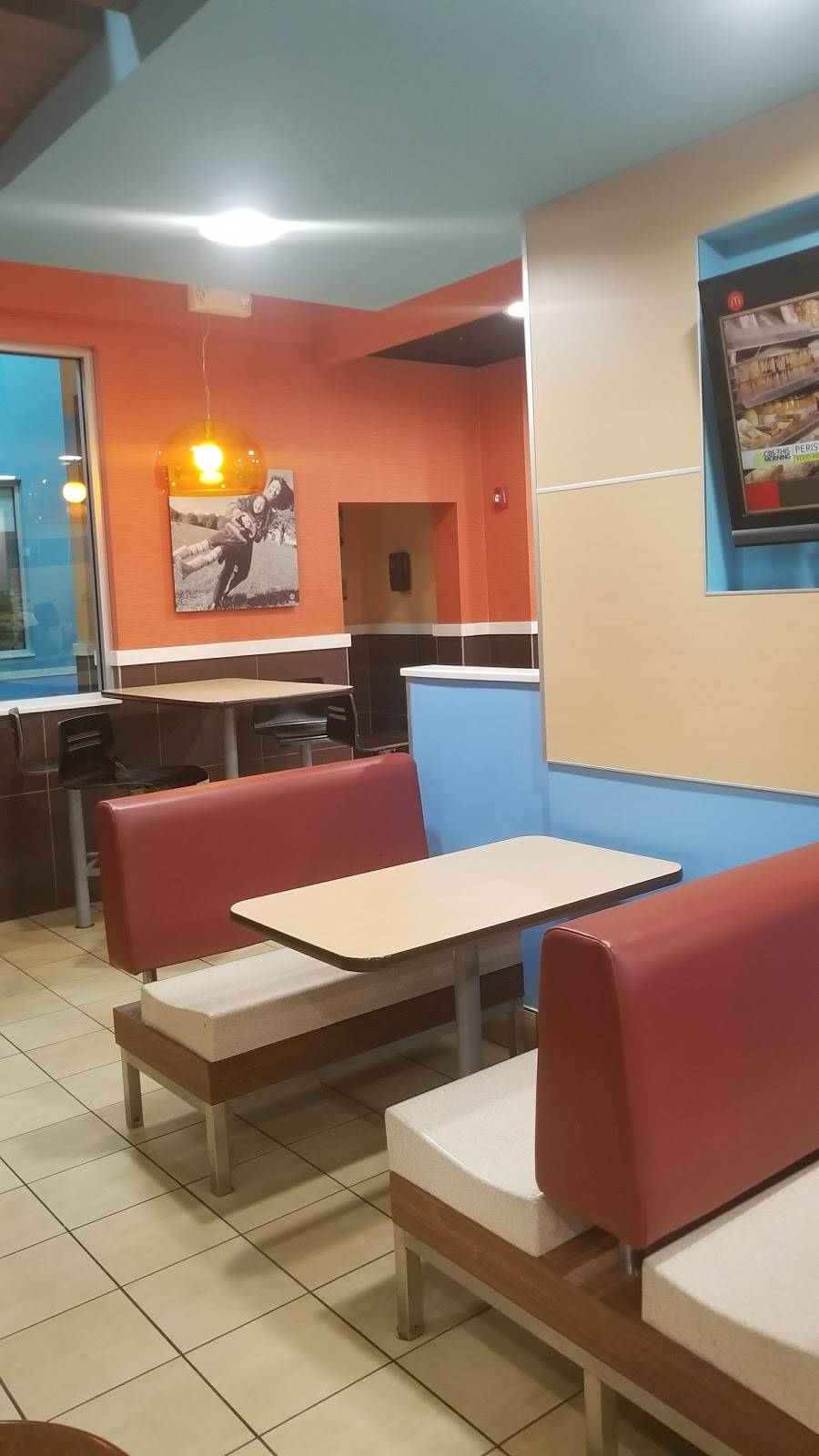 McDonalds | cafe | 6745 GA-85, Riverdale, GA 30274, USA | 7709976510 OR +1 770-997-6510