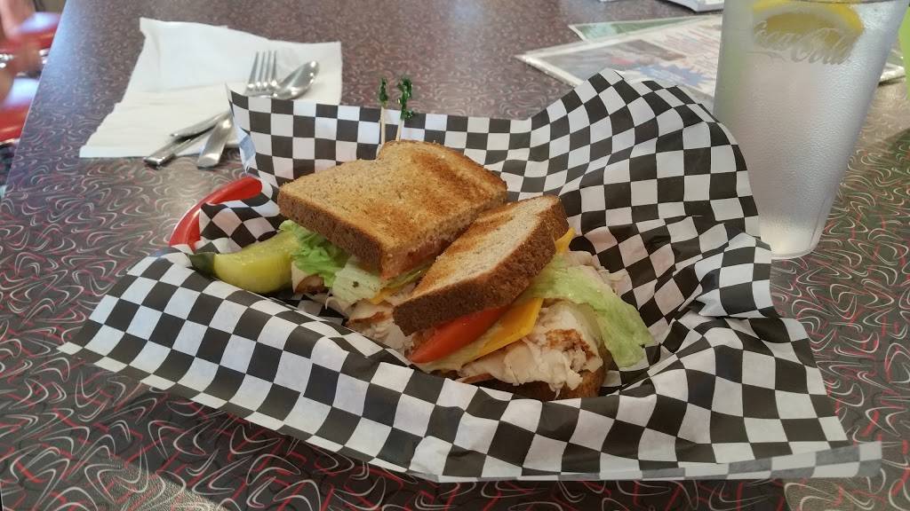 Happy Days Family Fun Spot | restaurant | 172 W State St, Granby, MA 01033, USA | 4134679073 OR +1 413-467-9073