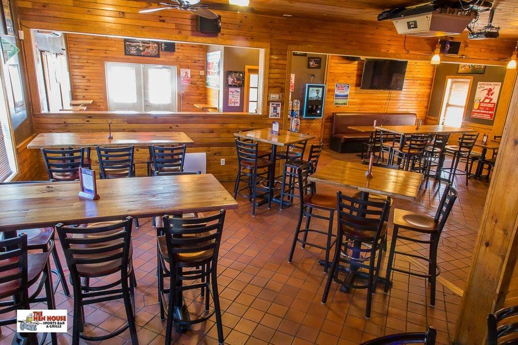 Hen House Sports Bar & Grille | restaurant | 85 S Main St, Newton, NH 03858, USA | 6033821705 OR +1 603-382-1705