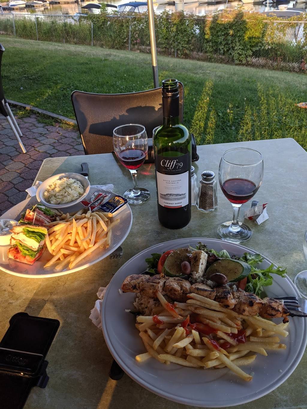 Quai Marina | restaurant | 364 Rue Notre-Dame, Repentigny, QC J6A 2S5, Canada | 4505817071 OR +1 450-581-7071