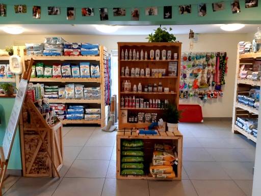 CHEZ LUC- Café et Boutique pour animaux | restaurant | 1050 Boulevard Laurier E, Saint-Hyacinthe, QC J2T 1K1, Canada | 4502523647 OR +1 450-252-3647