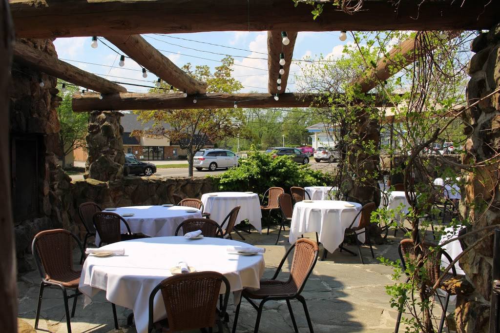 Ken Stewarts Lodge | restaurant | 1911 N Cleveland Massillon Rd, Akron, OH 44333, USA | 3306668881 OR +1 330-666-8881