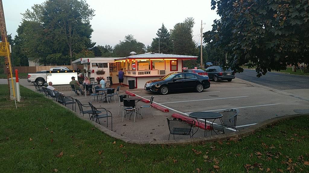 Wega Drive-In | restaurant | 417 W Main St, Weyauwega, WI 54983, USA | 9208673050 OR +1 920-867-3050