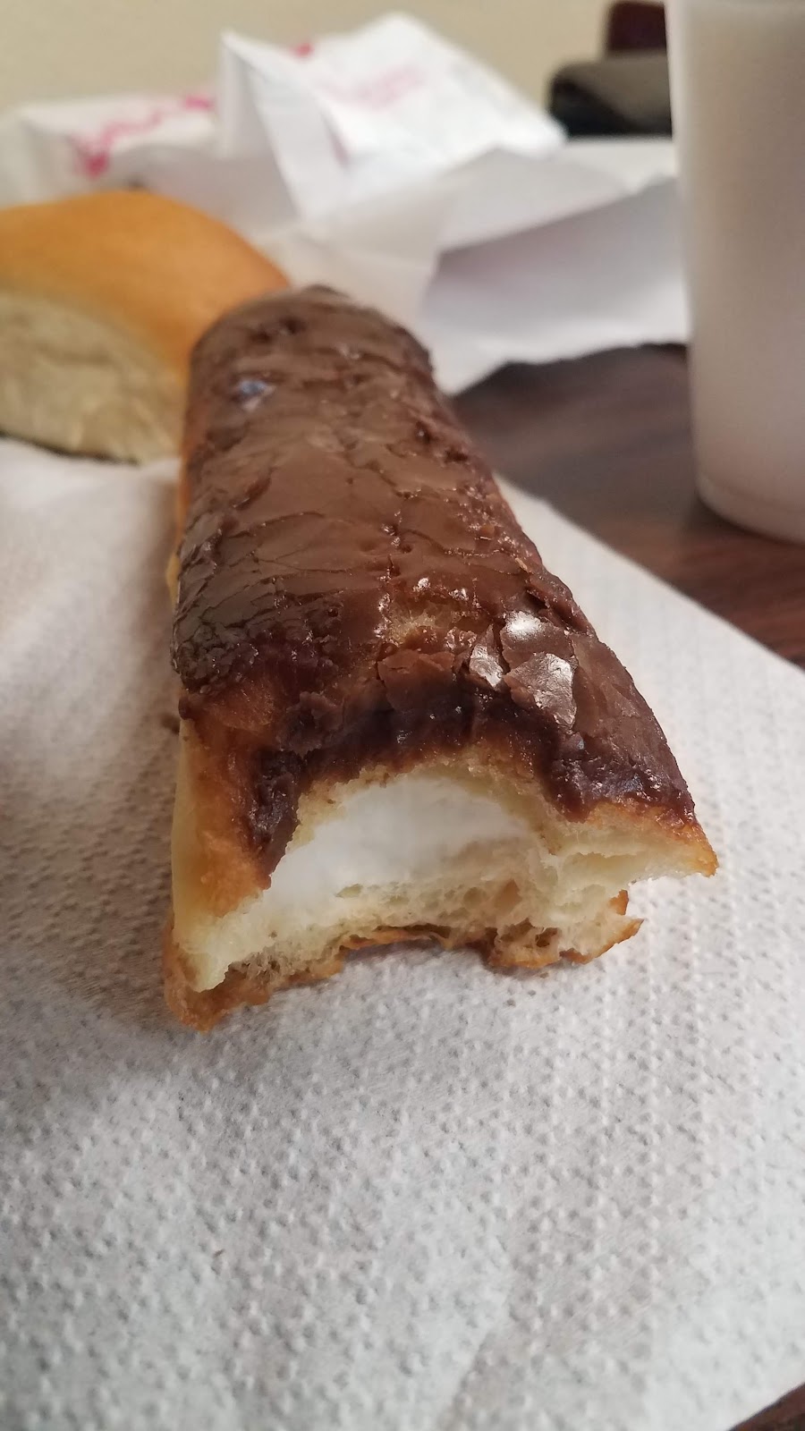 Snow Flake Donuts | bakery | 648 TX-16 S, Bandera, TX 78003, USA | 8307967715 OR +1 830-796-7715