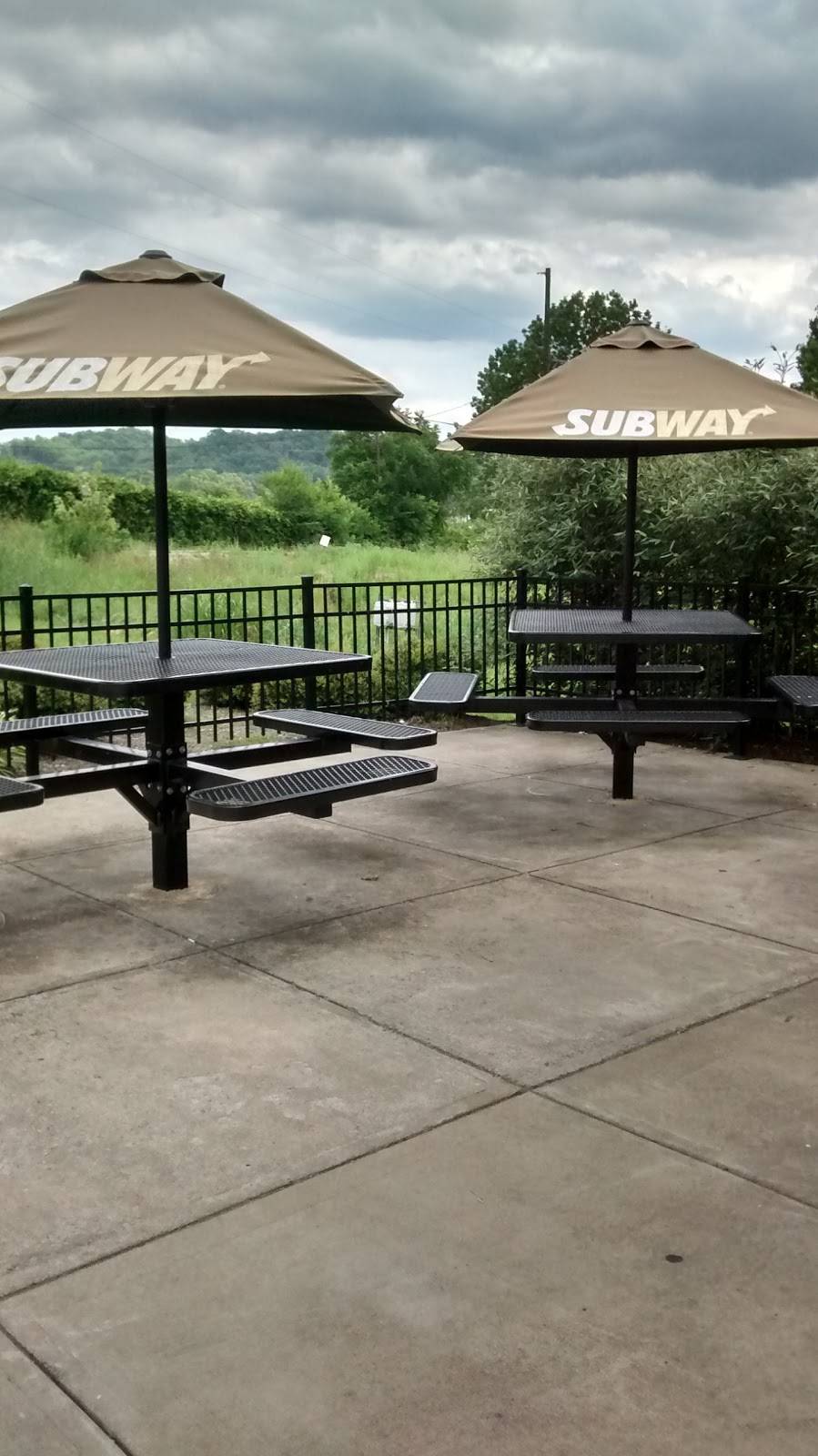 Subway | restaurant | 601 Edgemoor Rd, Powell, TN 37849, USA | 8659453600 OR +1 865-945-3600