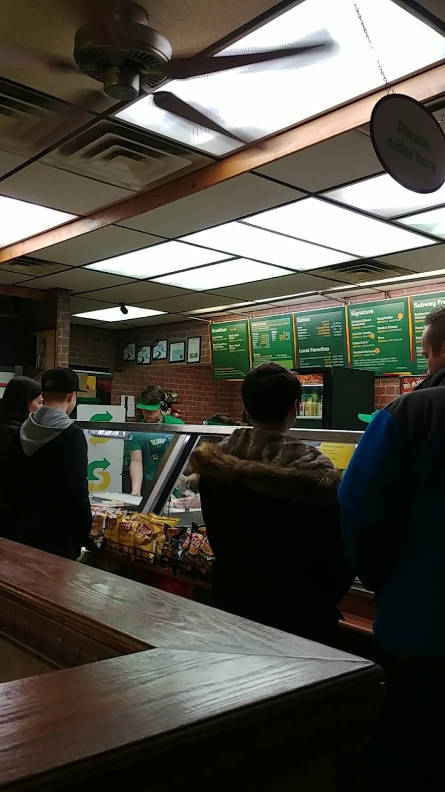Subway | meal takeaway | 1540 North, Hill Field Rd, Layton, UT 84041, USA | 8015471497 OR +1 801-547-1497