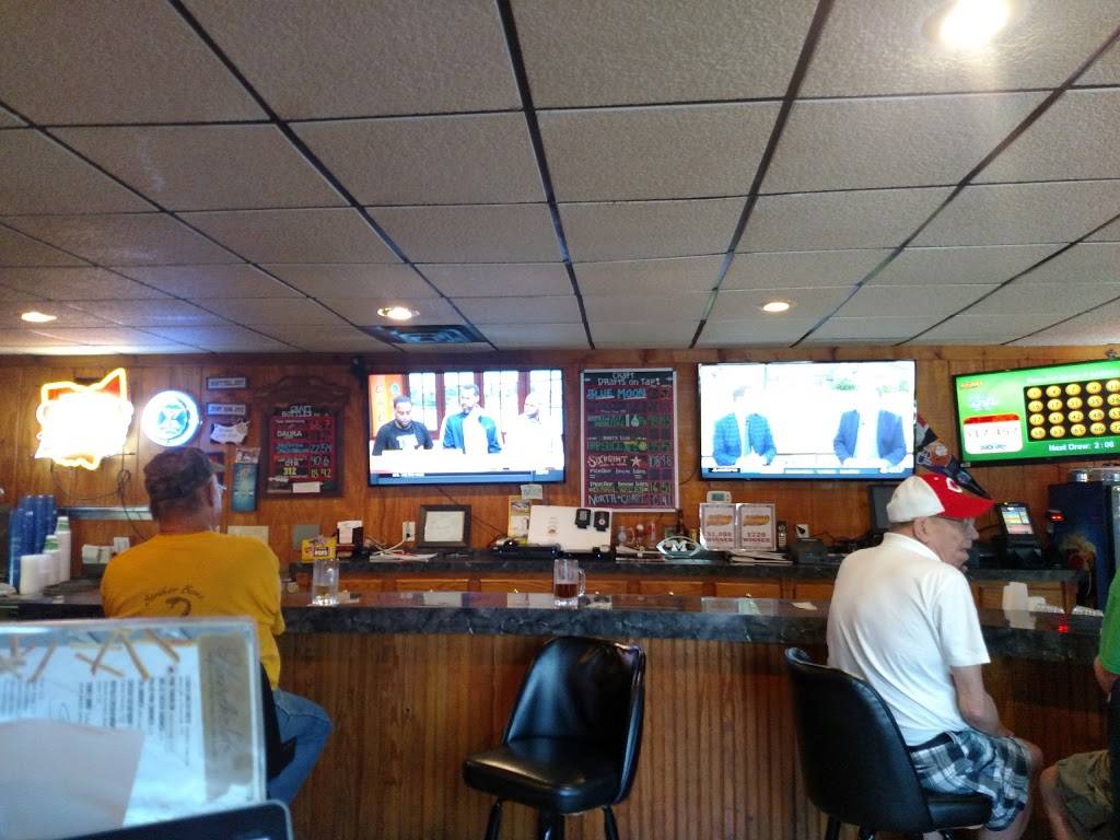 Buds Pizza | restaurant | 6 S Main St, Minster, OH 45865, USA | 4196283518 OR +1 419-628-3518