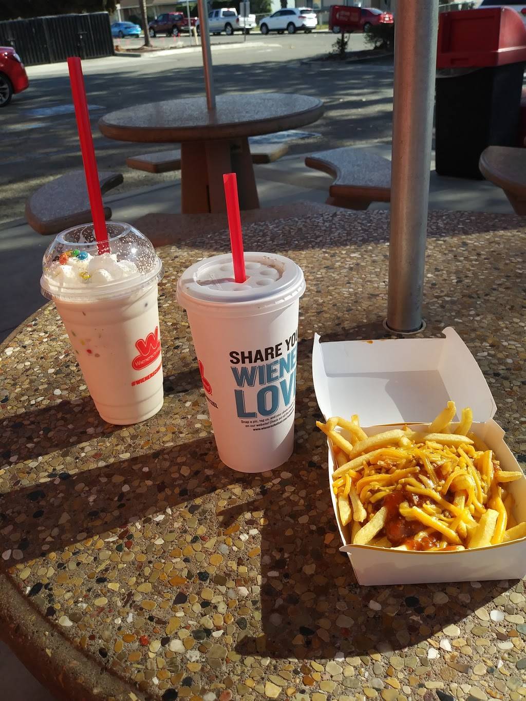 Wienerschnitzel | restaurant | 2830 S Ventura Rd, Oxnard, CA 93033, USA | 8052470442 OR +1 805-247-0442