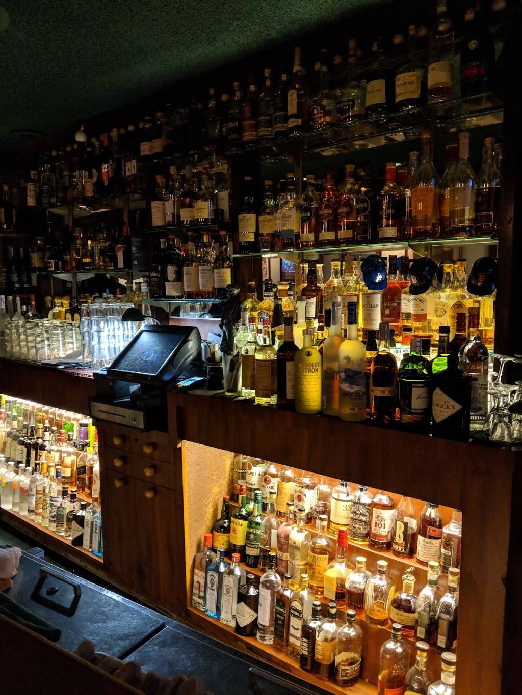 Tee-Off Restaurant and Lounge | restaurant | 3627 State St, Santa Barbara, CA 93105, USA | 8056871616 OR +1 805-687-1616