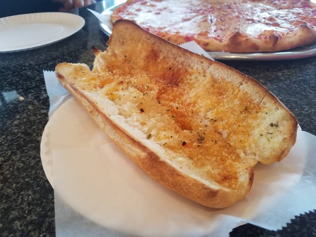 Vaccaros Pizza | restaurant | 88-02 Little Neck Pkwy, Queens, NY 11001, USA | 7183474143 OR +1 718-347-4143