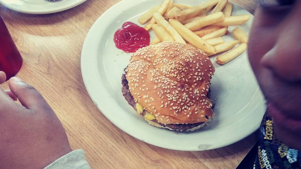 Annettas Cafe | restaurant | 8020 Durand Ave, Sturtevant, WI 53177, USA | 2628982083 OR +1 262-898-2083