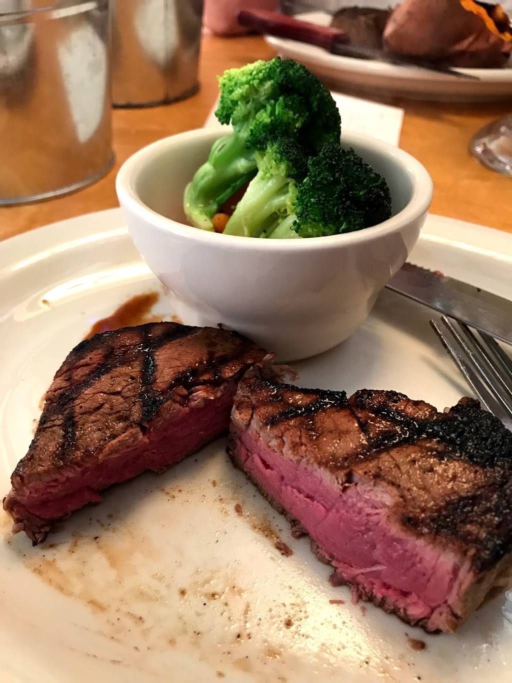 Texas Roadhouse | restaurant | 2375 S Oneida St, Green Bay, WI 54304, USA | 9204988800 OR +1 920-498-8800