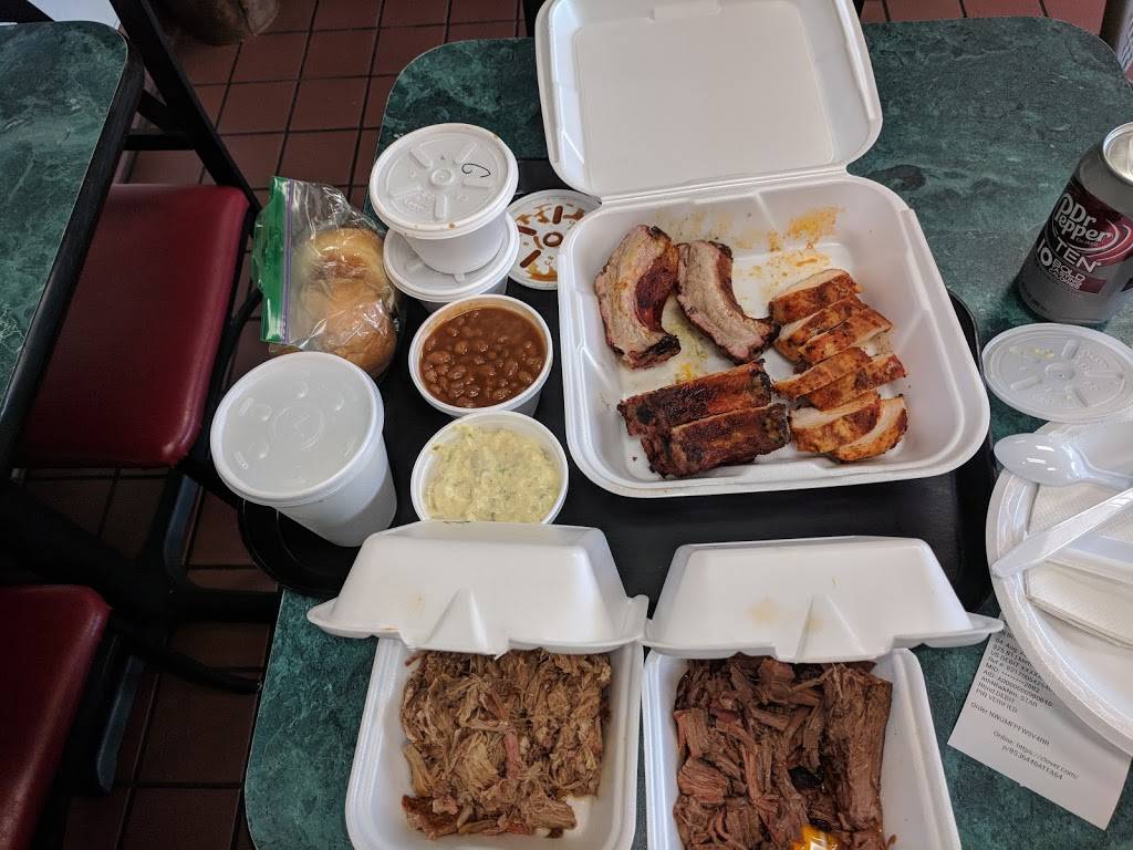Calhouns Family Texas Barbeque | restaurant | 24710 Washington Ave #11, Murrieta, CA 92562, USA | 9516983777 OR +1 951-698-3777