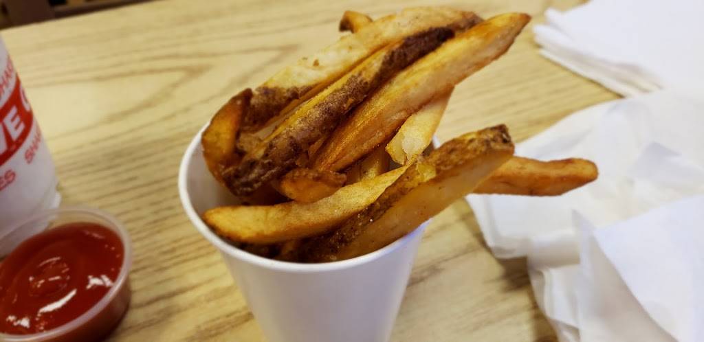 Five Guys | meal takeaway | 6022 Winthrop Town Centre Ave, Riverview, FL 33578, USA | 8136616500 OR +1 813-661-6500